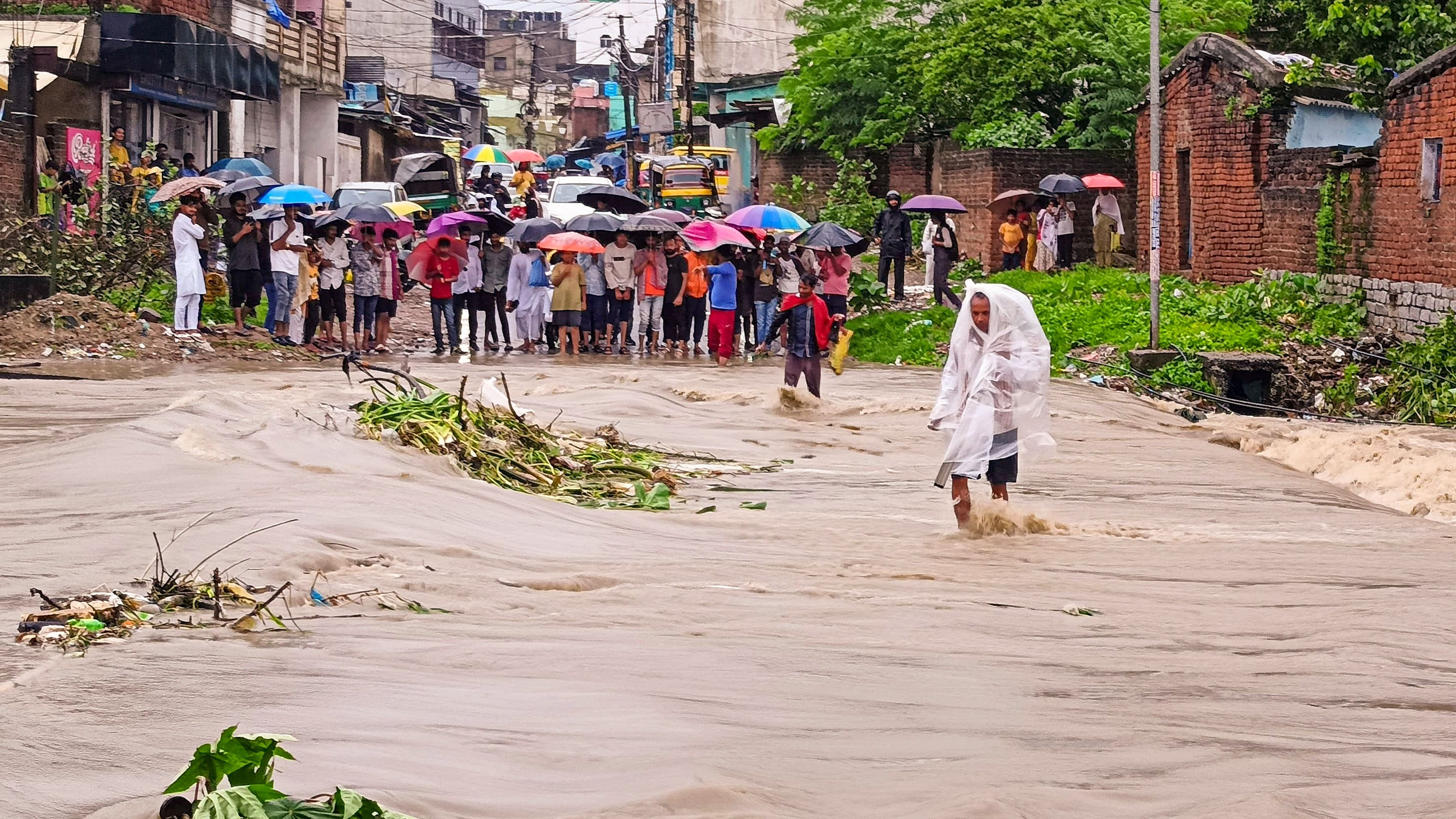 <div class="paragraphs"><p>Locals watch rainwaters flowing on a road in a flood-affected area after heavy rains, in Ranchi, Friday, Aug. 2, 2024.</p></div>